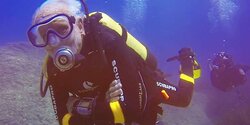 Самый старый дайвер в мире отпраздновал 95 лет в водах Кипра на глубине 40 метров