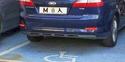 Почему Митрополит Лимассола паркуется на местах для инвалидов?