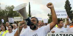 Кипр - самая протестная страна Европы, где бастуют по 300 дней в году!