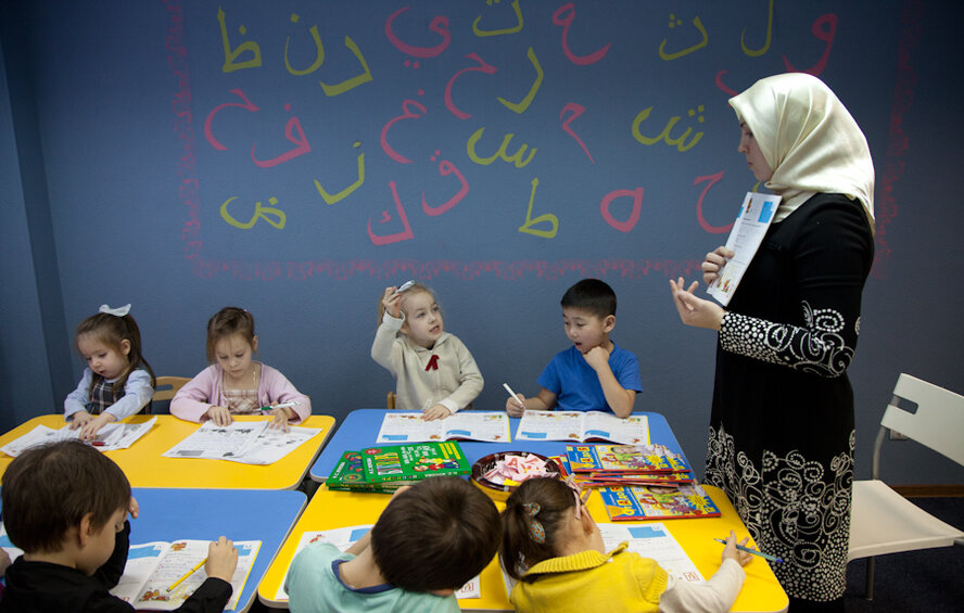 Скоро наши детки научатся говорить по-арабски, а вам слабо? Итоги недели от Бабочки