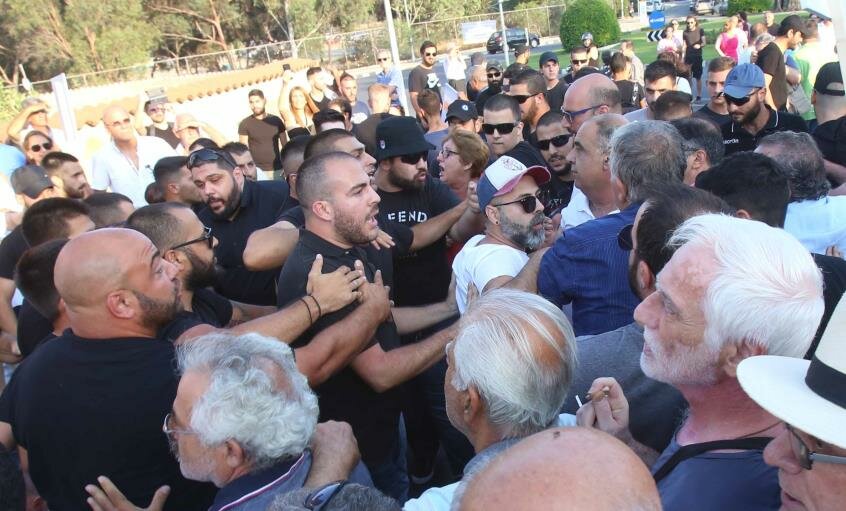 Митинг напротив дворца президента Кипра закончился массовой дракой