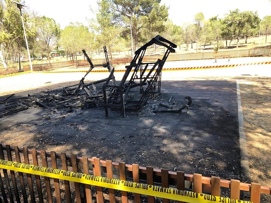 В Никосии сожжена детская площадка
