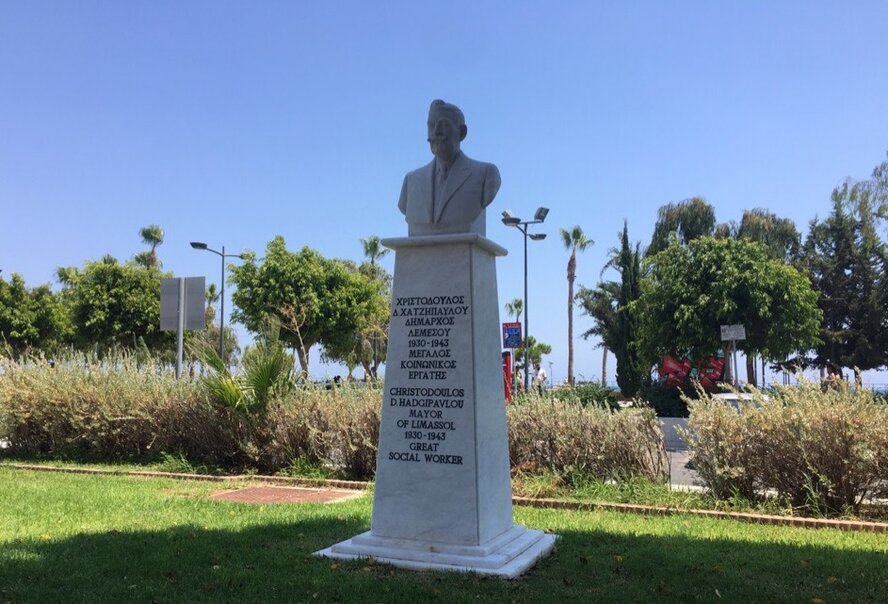 В Лимассоле установили памятник мэру города Христодулу Хаджипавлу