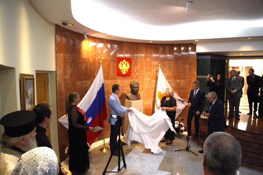 В посольстве России в Никосии состоялось торжественное открытие бюста Евгения Примакова