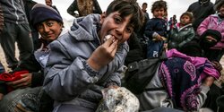 150 беженцев-подростков будут переселены из лагеря 