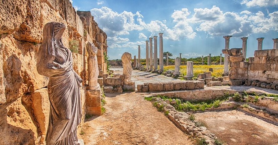 На Кипре рядом с Хала Султан Текке найдены древние гробницы