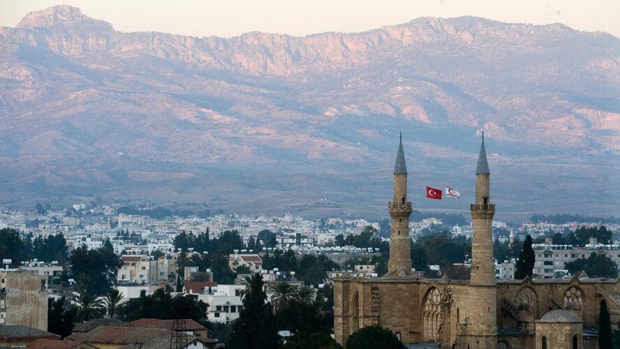 Россия начнет оказывать консульские услуги на северном Кипре
