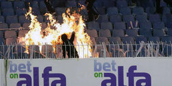 Болельщики «Омонии» подожгли стадион в Никосии после поражения их команды (фото)