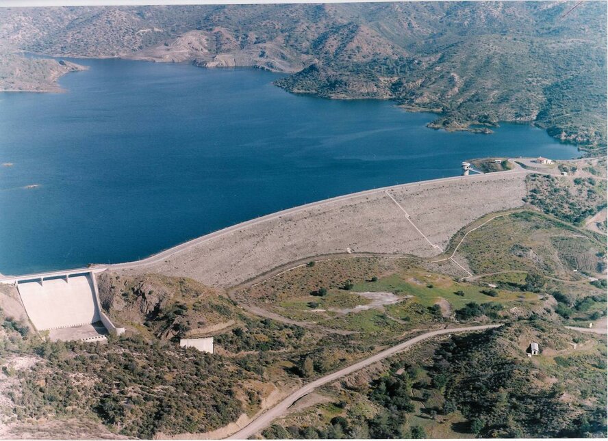 Дефицит воды в дамбах Кипра