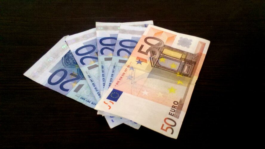 Фальшивые банкноты номиналом в 20 и 50 евро на Кипре