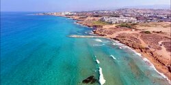 На смертельно опасном пляже в Пафосе установят волнорезы