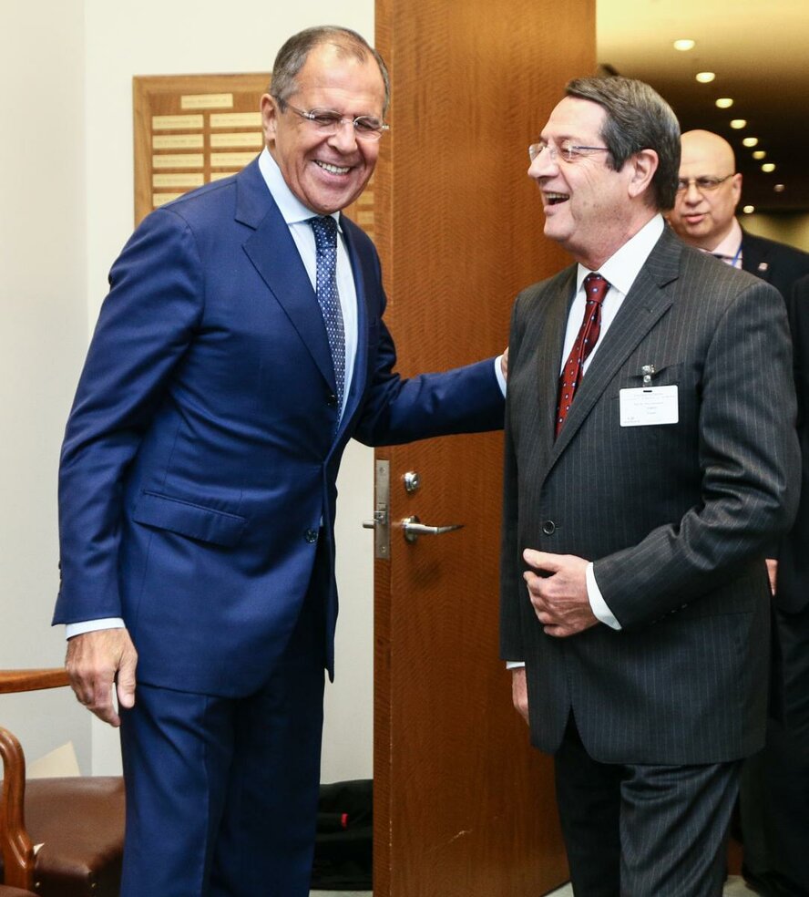 На званом обеде, первый тост президент Кипра посвятил Путину и Лаврову.