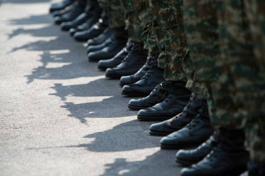 Первые на Кипре профессиональные военнослужащие приведены к присяге