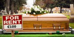 Похоронные бюро на Кипре предлагают гробы в аренду