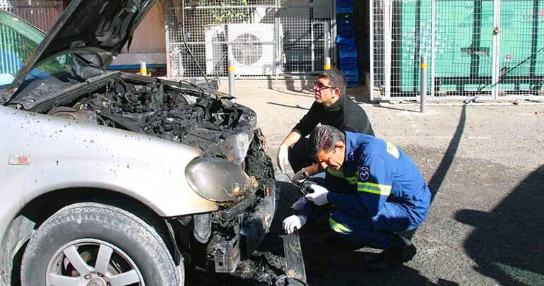 Полиция Кипра допрашивает 12 человек в связи со взрывом машины матери мэра Пафоса… а поджоги и взрывы продолжаются