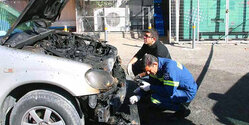 Полиция Кипра допрашивает 12 человек в связи со взрывом машины матери мэра Пафоса… а поджоги и взрывы продолжаются