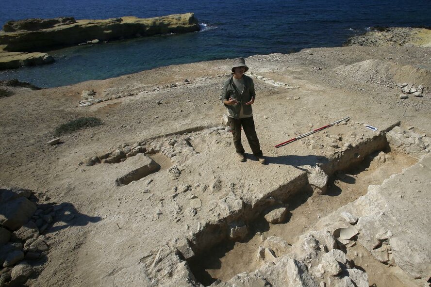 Раскопки на Кипре при участии британских военнослужащих
