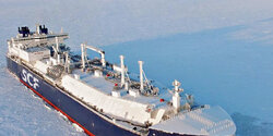 Российский танкер под флагом Кипра прошел сквозь арктический лед (фото)