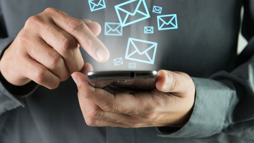 В четверг жители острова получили сотни СМС сообщений с просьбой «не отписываться от рассылки». Что это было?