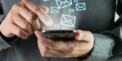 В четверг жители острова получили сотни СМС сообщений с просьбой «не отписываться от рассылки». Что это было?