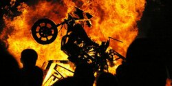 В Лимассоле эвакуировали жителей дома, рядом с которым загорелся мотоцикл