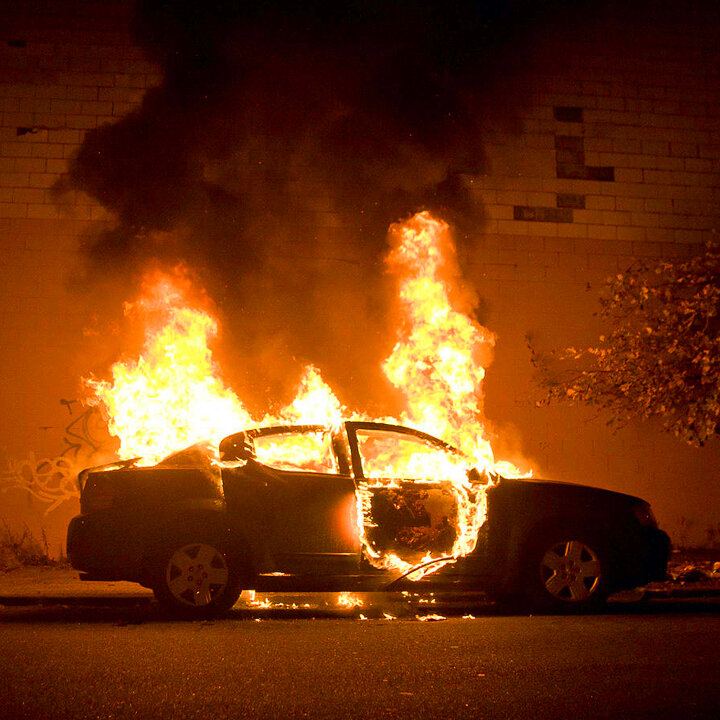 В Лимассоле сожгли два «русских» автомобиля