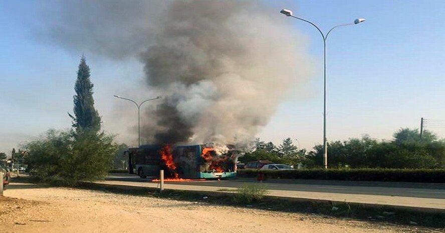 В Никосии загорелся рейсовый автобус (фото)