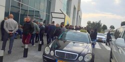 Власти не заметили забастовки таксистов в аэропорту Ларнаки (фото)