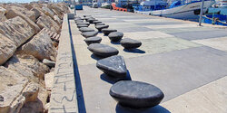"Камни за пазухой" в Старом порту Лимассола