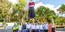 В муниципальном парке Лимассола установили семиметровую статую винодела Вракаса