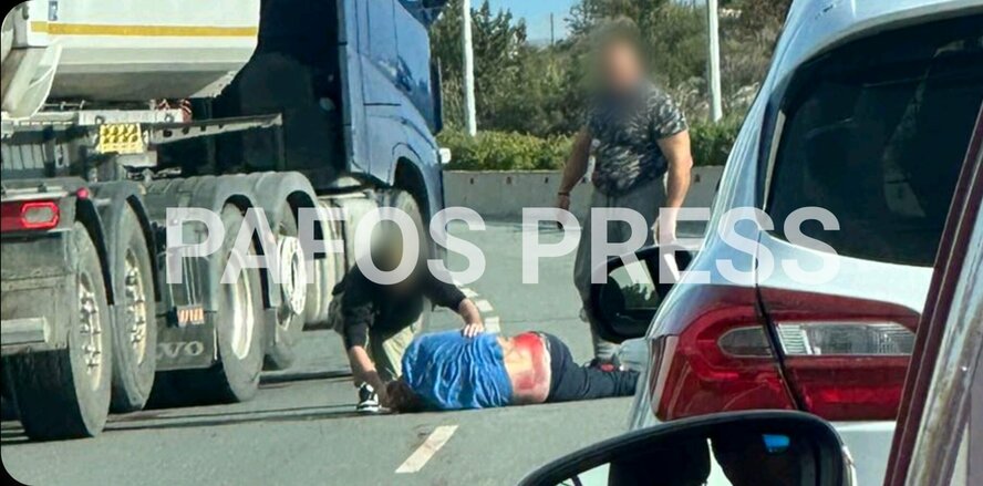 Пьяный английский болельщик «Вест Хэм» прибывший на Кипр, на полной скорости вывалился из окна автомобиля