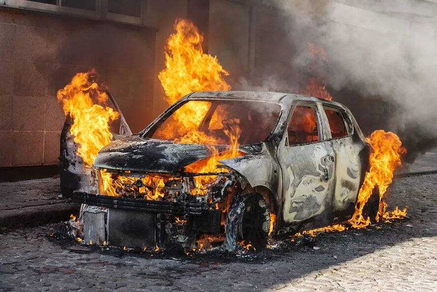 В Лимассоле сожгли машину члена муниципалитета