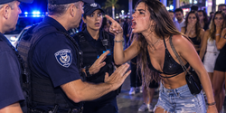 19-летняя хулиганка устроила скандал в Айя-Напе и напала на полицийских