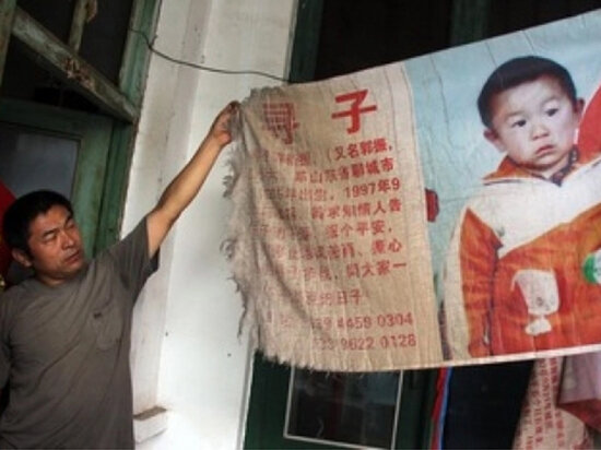 Китайский фермер на мотоцикле 24 года искал своего похищенного сына