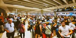 Тысячи людей застряли в аэропорту Пафоса из-за забастовки рабочих