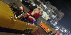 В Пафосе прошел рождественский парад классических автомобилей