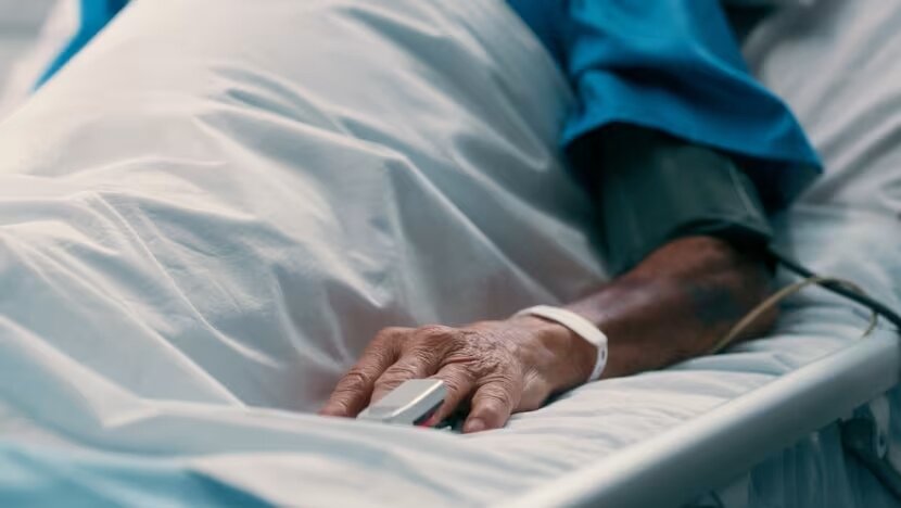 Пожилой мужчина госпитализирован после жестокого ограбления в Никосии