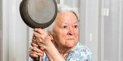 В Ларнаке несовершеннолетних беженцев поселили в доме престарелых