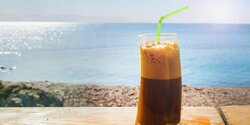 Как был открыт фраппе? Самый популярный безалкогольный напиток Кипра и Греции