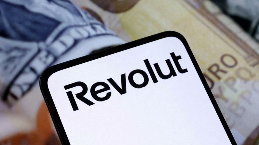 Банк Revolut начал блокировать счета россиян на Кипре!
