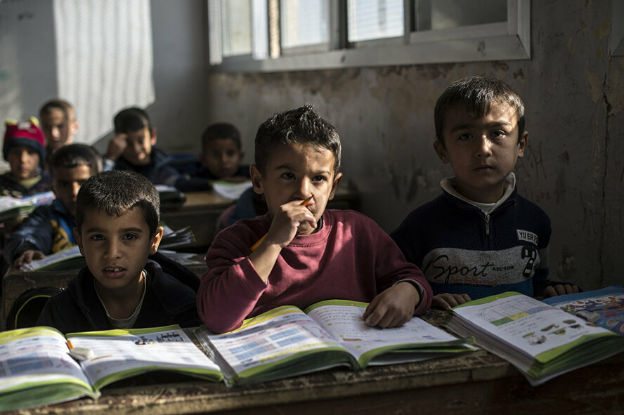 Дети беженцев сядут за парты государственных школ
