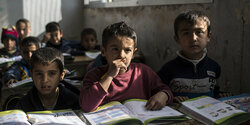 Дети беженцев сядут за парты государственных школ