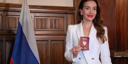 Наташа Орейро принесла присягу гражданина РФ и получила российский паспорт