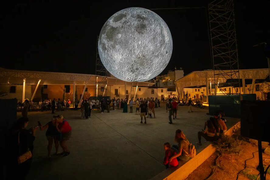 Лунная инсталляция возвращается в Ларнаку еще на 3 дня