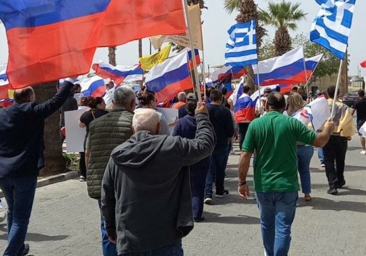 В Пафосе состоялись автопробег и митинг в поддержку России
