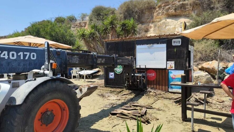 На побережье Перволии начали снос незаконных построек