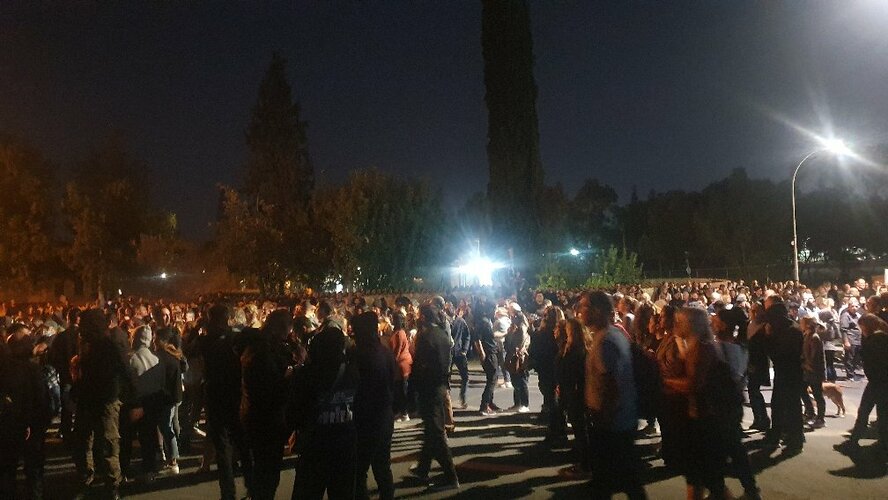 На Кипре на акцию против вакцинации вышли сотни человек