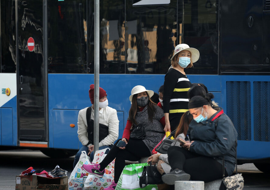 Жители Кипра обязаны использовать защитные маски в автобусах и такси