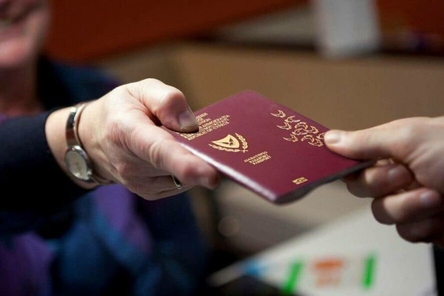 Власти Кипра начали процедуру отзыва «золотых паспортов»