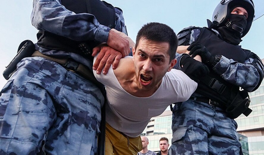 Полицейские, избившие на Кипре студентов, вернутся на службу